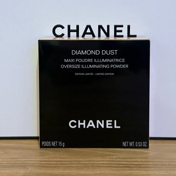 CHANEL Diamond Dust Oversize Illuminating Powder - LIMITED EDITION- Holiday 2024 - Picture 2 of 4